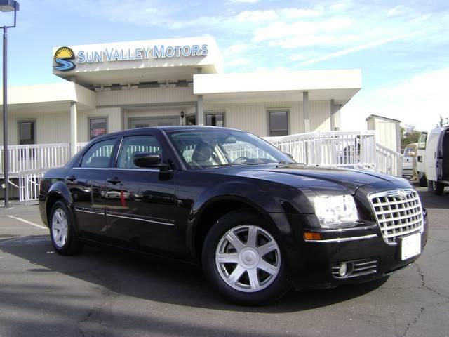 2005 Chrysler 300 SLT 25