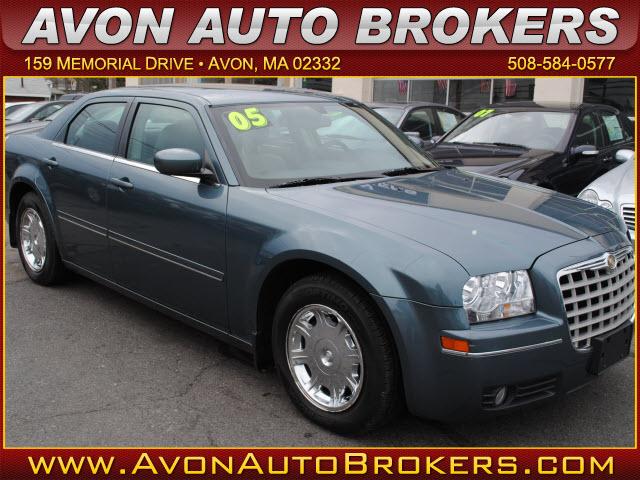 2005 Chrysler 300 SLT 25
