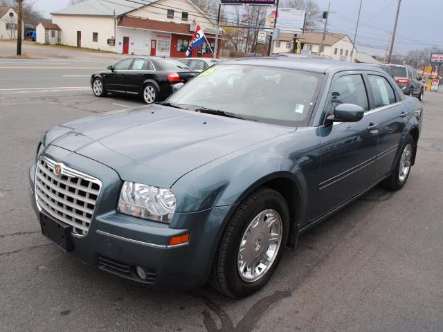 2005 Chrysler 300 SLT 25