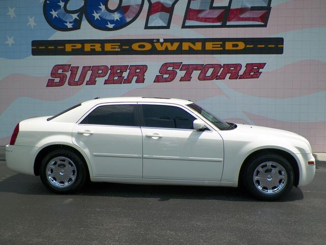 2005 Chrysler 300 Unknown