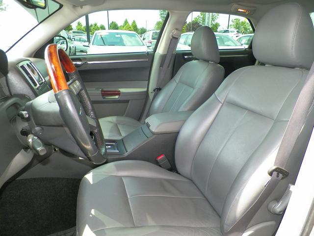 2005 Chrysler 300 Unknown