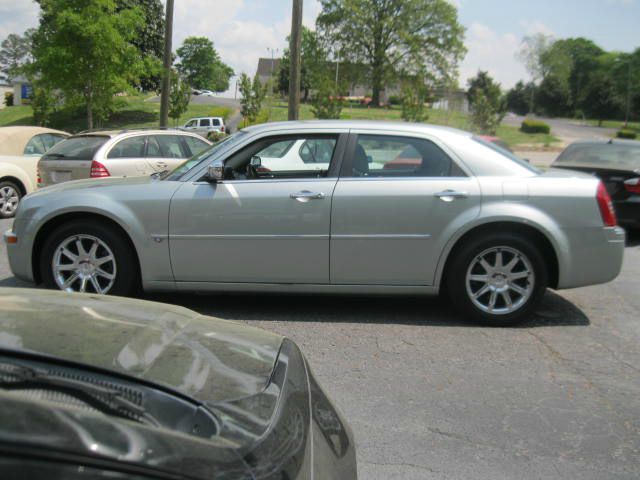 2005 Chrysler 300 Regular Cab