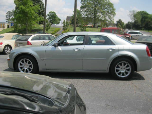 2005 Chrysler 300 Regular Cab