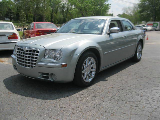 2005 Chrysler 300 Regular Cab