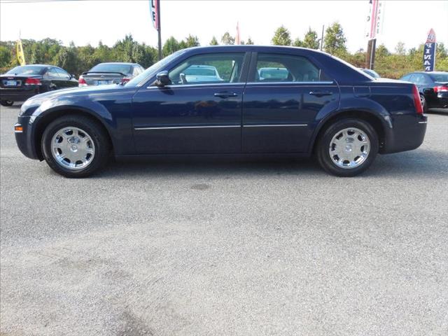 2005 Chrysler 300 SLT 25
