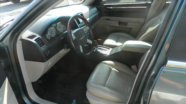 2005 Chrysler 300 Unknown