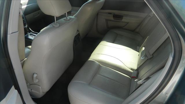 2005 Chrysler 300 Unknown