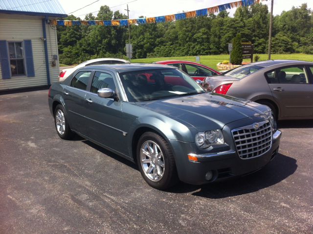 2005 Chrysler 300 Regular Cab