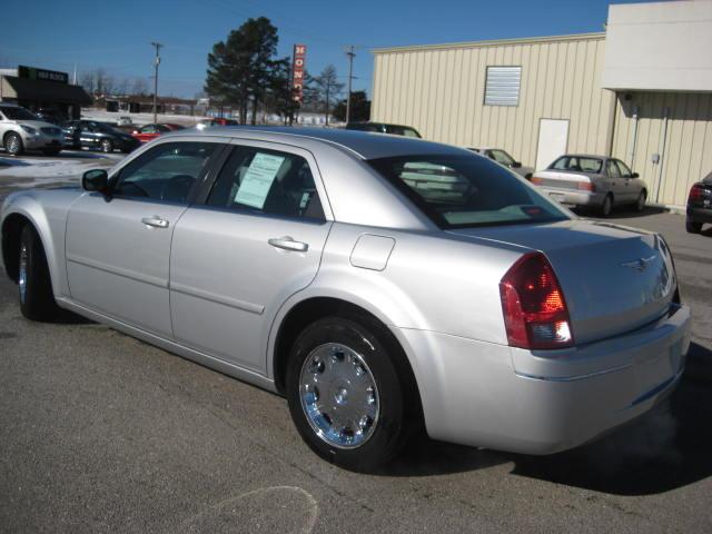 2005 Chrysler 300 Crew Cab 10 Contractor Body L