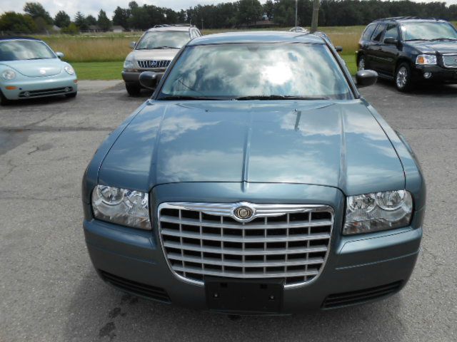 2005 Chrysler 300 Base