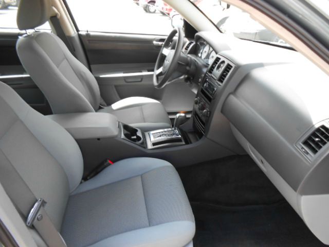 2005 Chrysler 300 Base