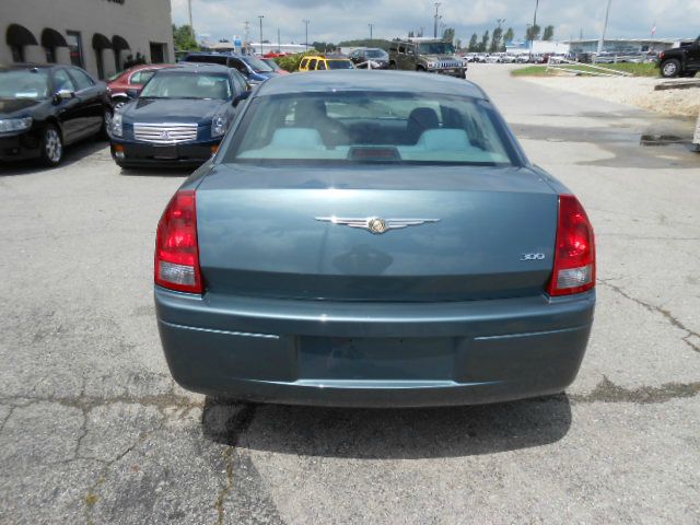 2005 Chrysler 300 Base