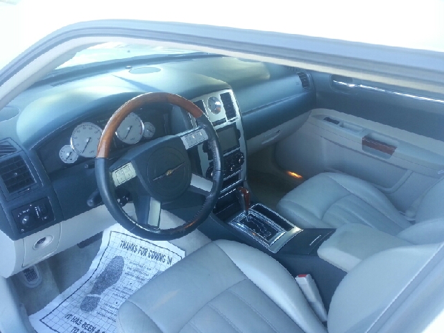 2005 Chrysler 300 143.5 LTZ