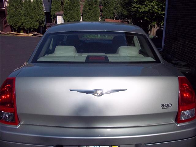 2005 Chrysler 300 Unknown