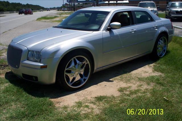 2005 Chrysler 300 Unknown
