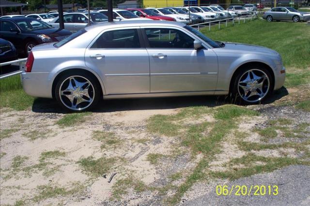 2005 Chrysler 300 Unknown