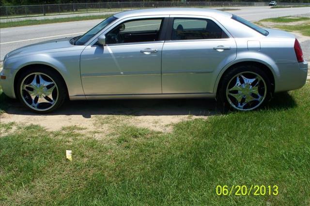 2005 Chrysler 300 Unknown