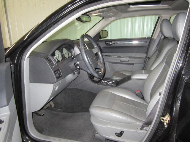 2005 Chrysler 300 Unknown