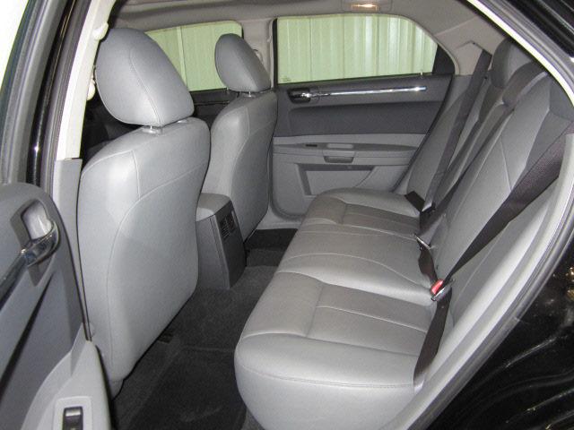 2005 Chrysler 300 Unknown