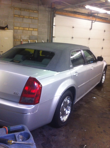 2005 Chrysler 300 SLT 25