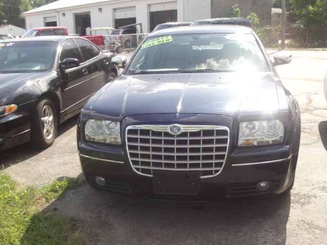 2005 Chrysler 300 SLT 25