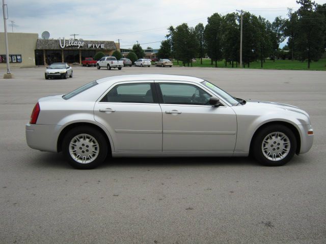 2005 Chrysler 300 2