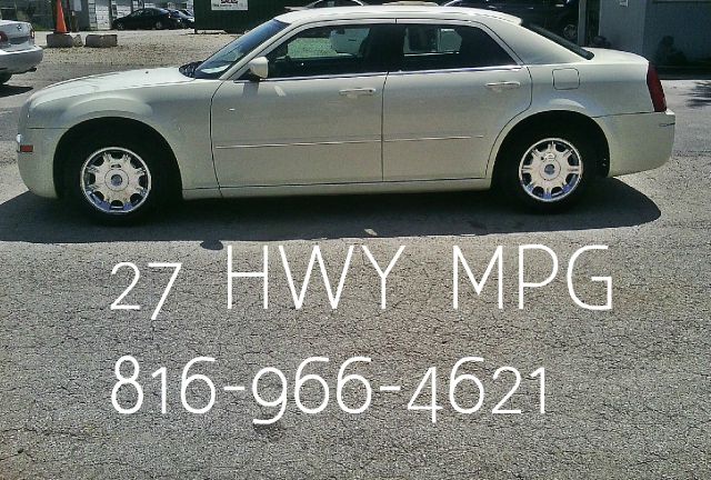2005 Chrysler 300 SLT 25