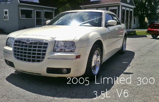 2005 Chrysler 300 SLT 25