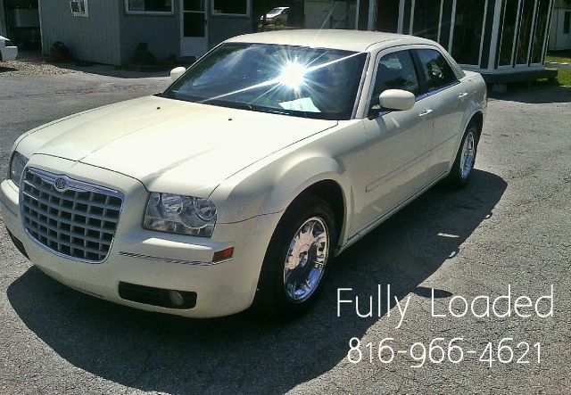 2005 Chrysler 300 SLT 25