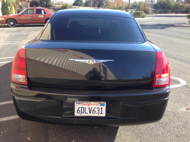 2005 Chrysler 300 Base