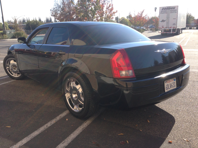 2005 Chrysler 300 Base