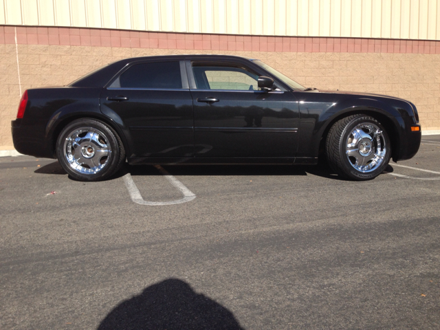 2005 Chrysler 300 Base