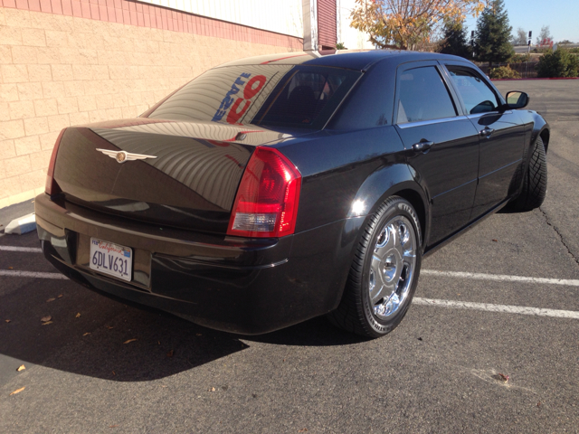 2005 Chrysler 300 Base