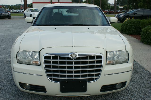 2005 Chrysler 300 SLT 25