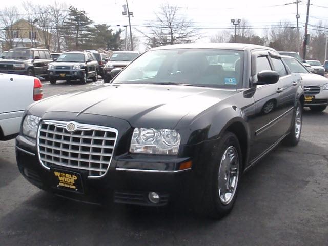 2005 Chrysler 300 SLT 25