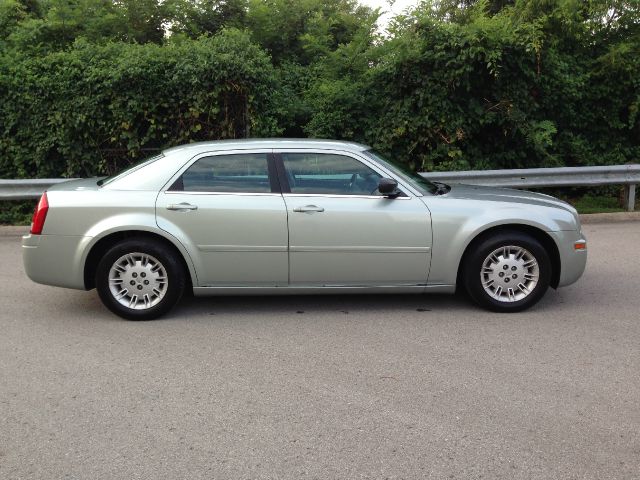 2005 Chrysler 300 Base