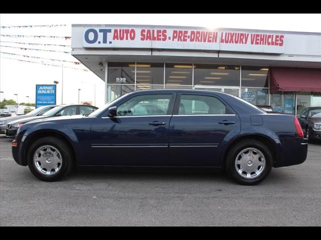 2005 Chrysler 300 SLT 25