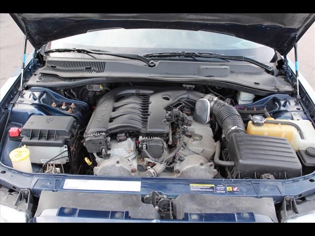 2005 Chrysler 300 SLT 25