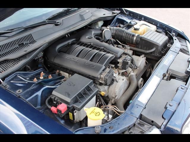 2005 Chrysler 300 SLT 25