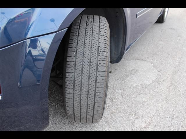 2005 Chrysler 300 SLT 25