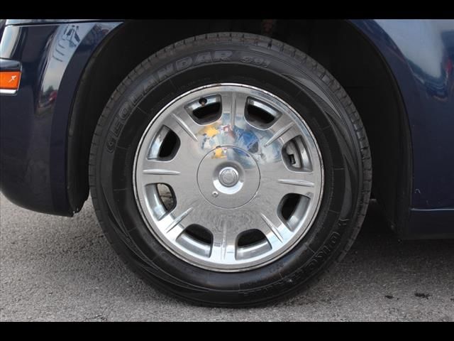 2005 Chrysler 300 SLT 25