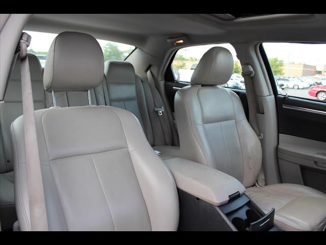 2005 Chrysler 300 SLT 25