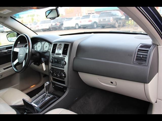 2005 Chrysler 300 SLT 25