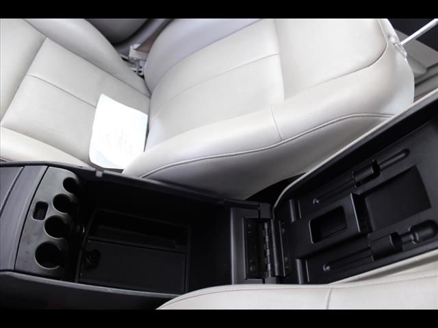 2005 Chrysler 300 SLT 25