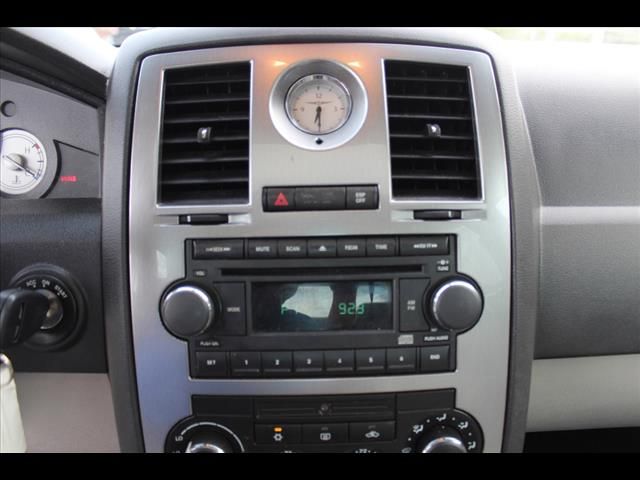 2005 Chrysler 300 SLT 25