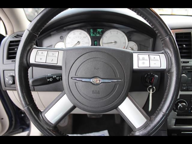 2005 Chrysler 300 SLT 25