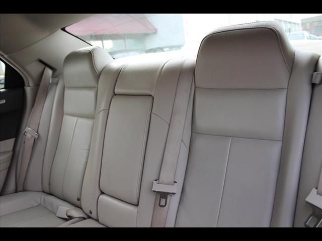 2005 Chrysler 300 SLT 25