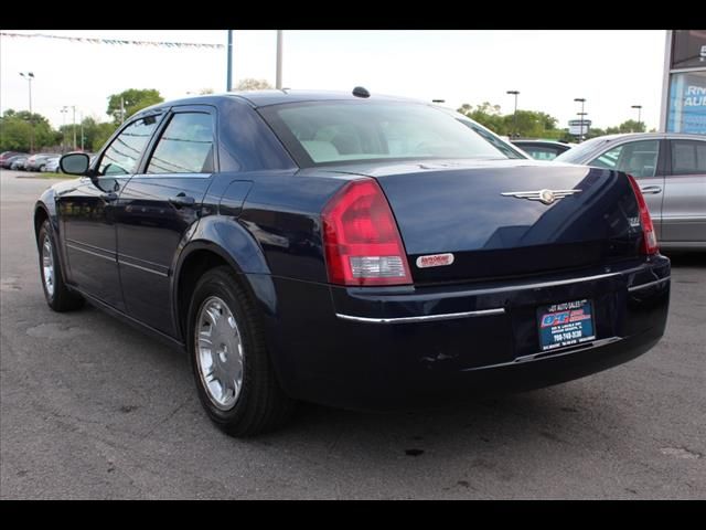 2005 Chrysler 300 SLT 25