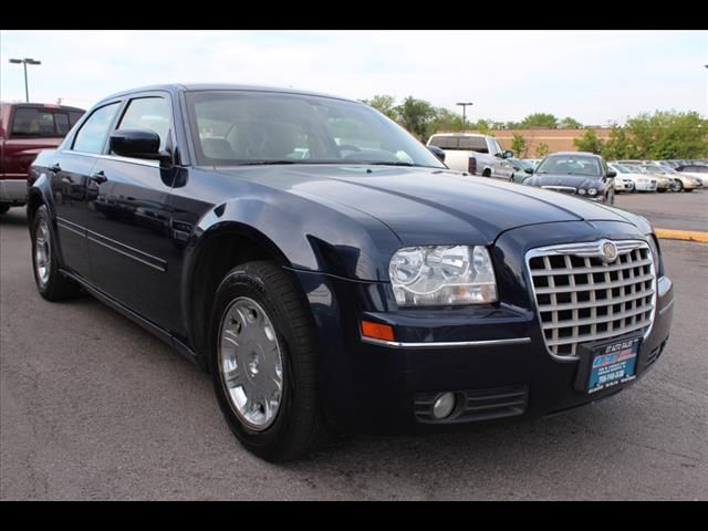 2005 Chrysler 300 SLT 25