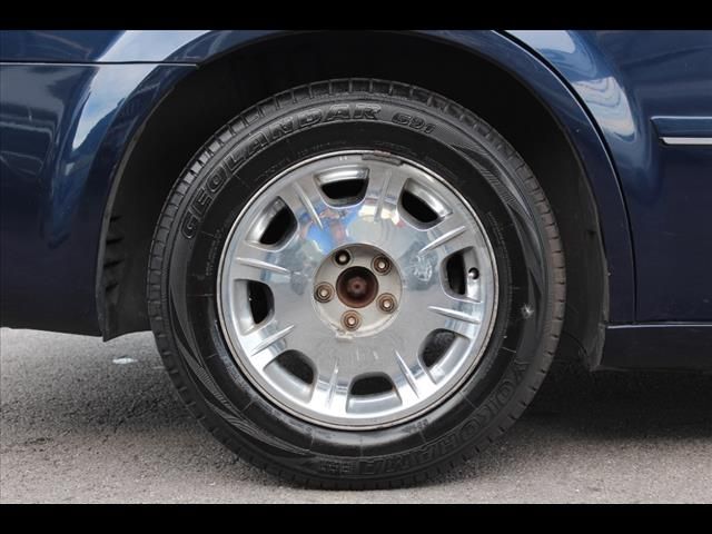 2005 Chrysler 300 SLT 25